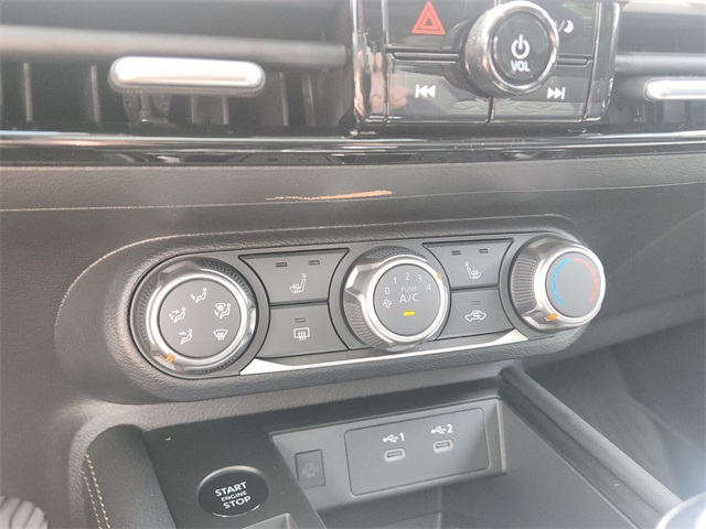 2025 Nissan Kicks SV photo 12