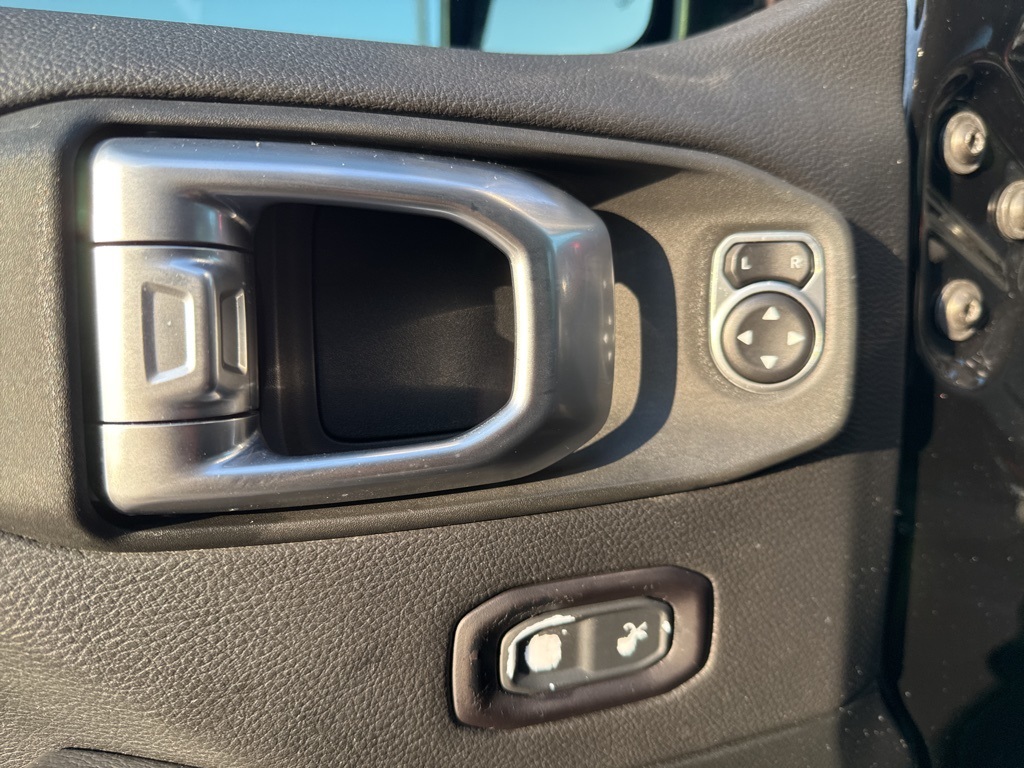 2020 Jeep Gladiator Rubicon photo 12