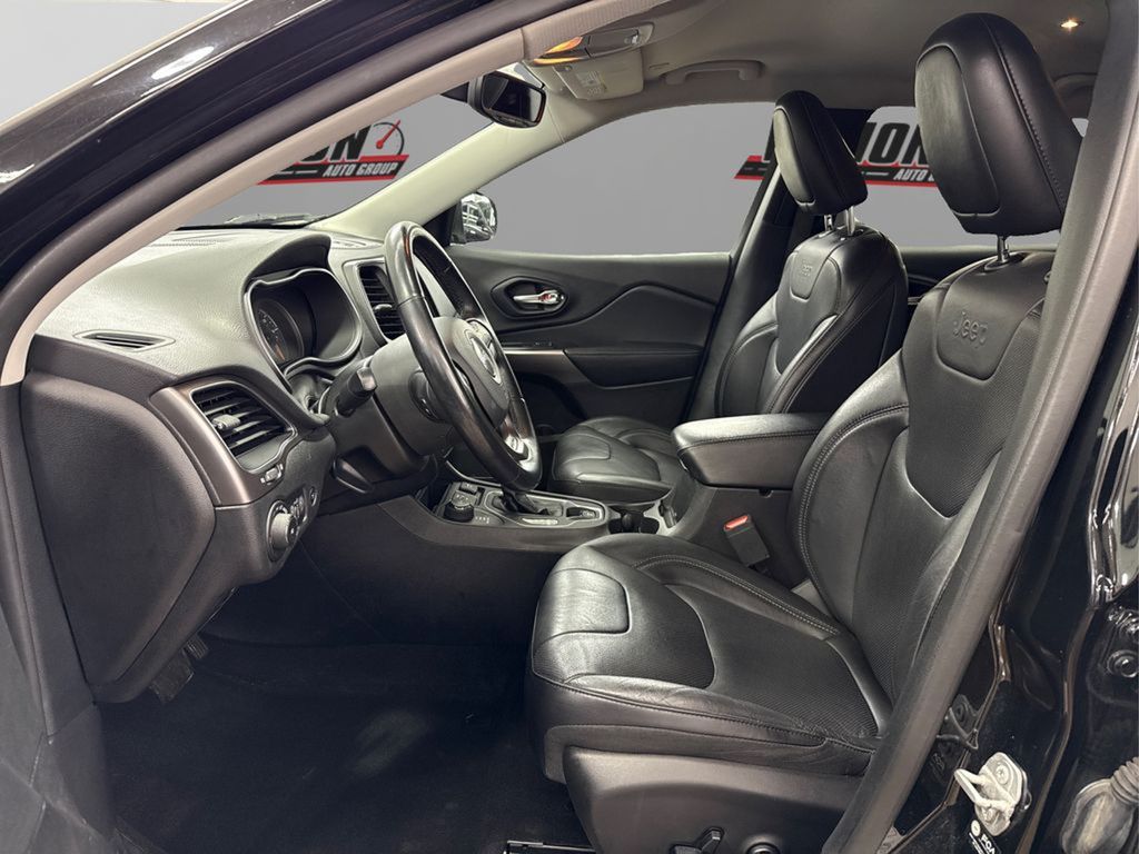 2021 Jeep Cherokee Latitude Lux photo 6