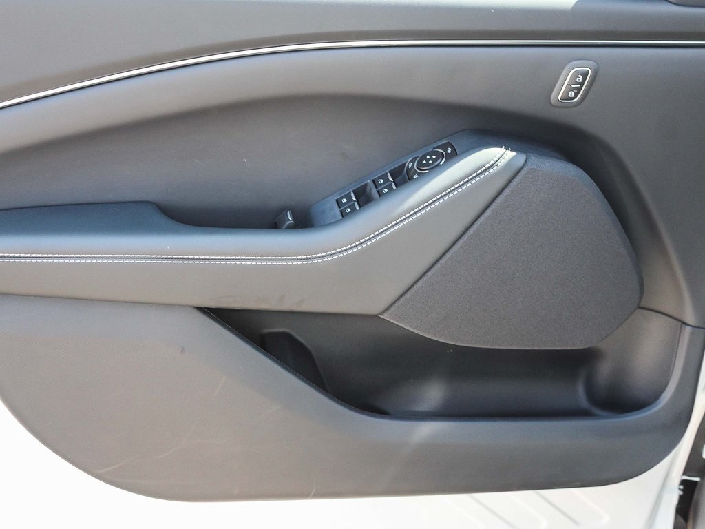 2025 Ford Mustang Mach-E Select photo 19