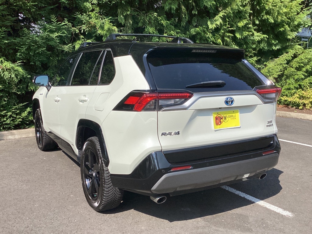 2020 Toyota RAV4 Hybrid XSE photo 9