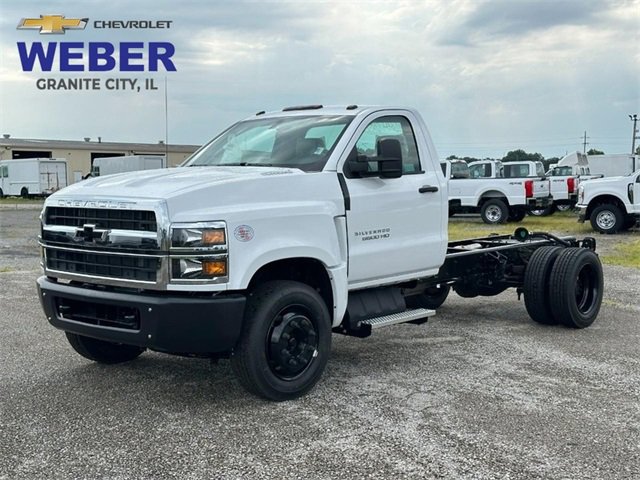 2024 Chevrolet Silverado 4500 Medium Duty Chassis Cab Work Truck's photo