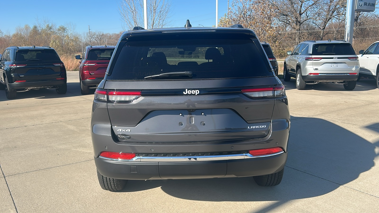 2025 Jeep Grand Cherokee Laredo photo 4