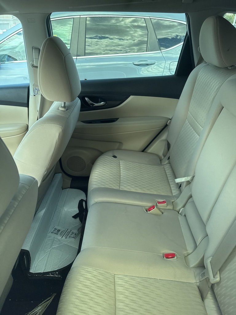 2018 Nissan Rogue SV photo 17