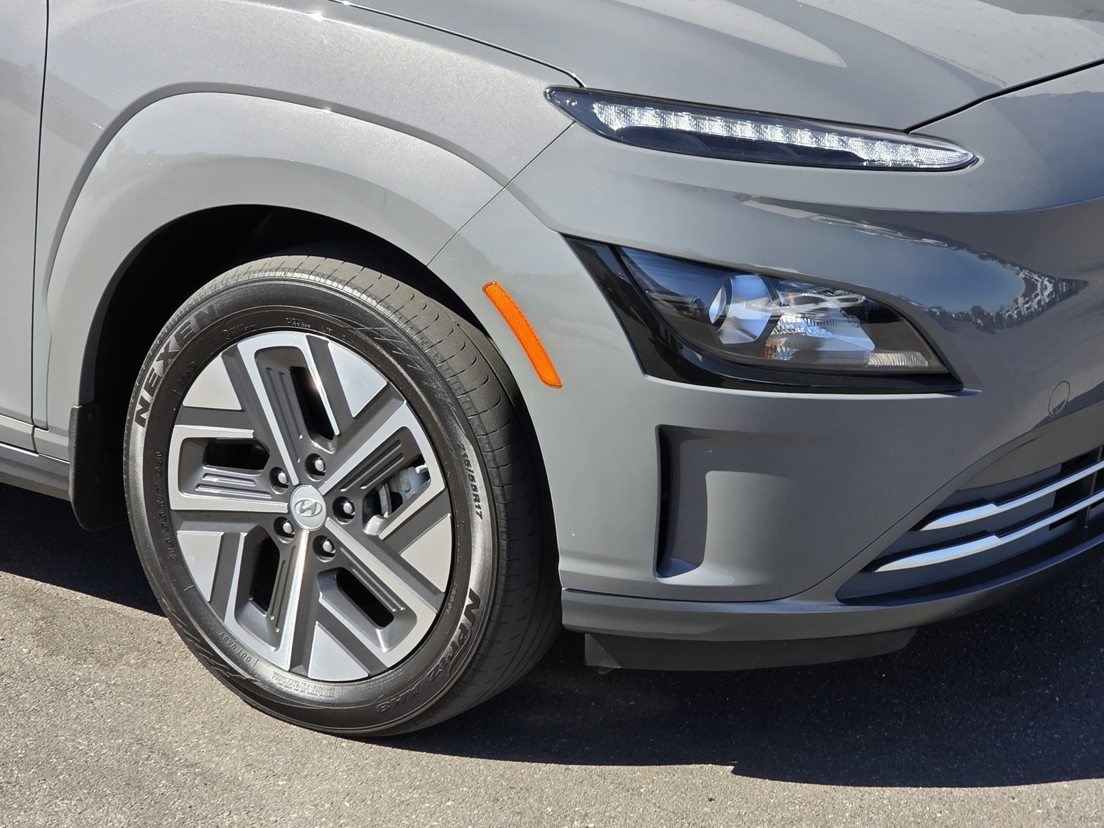 2022 Hyundai Kona Electric SEL photo 9