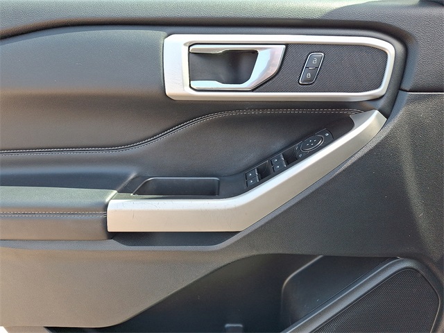 2021 Ford Explorer XLT photo 12