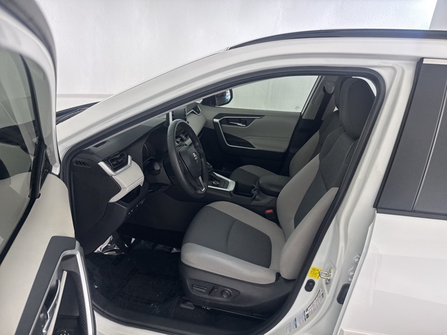 2022 Toyota RAV4 Hybrid XLE photo 10