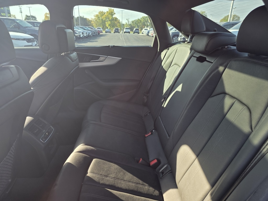 2017 Audi A4 2.0T Prestige Quattro photo 4