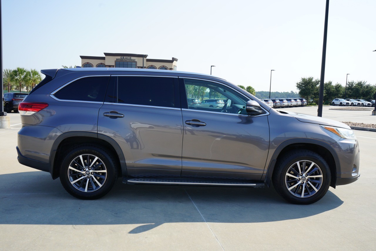2017 Toyota Highlander SE XLE photo 3