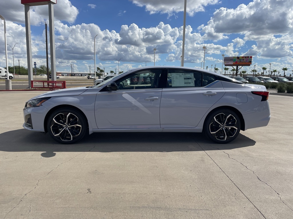 2025 Nissan Altima SR photo 2