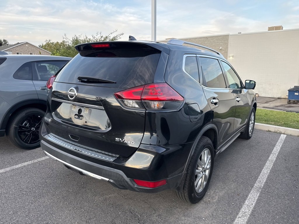 2018 Nissan Rogue SV photo 9