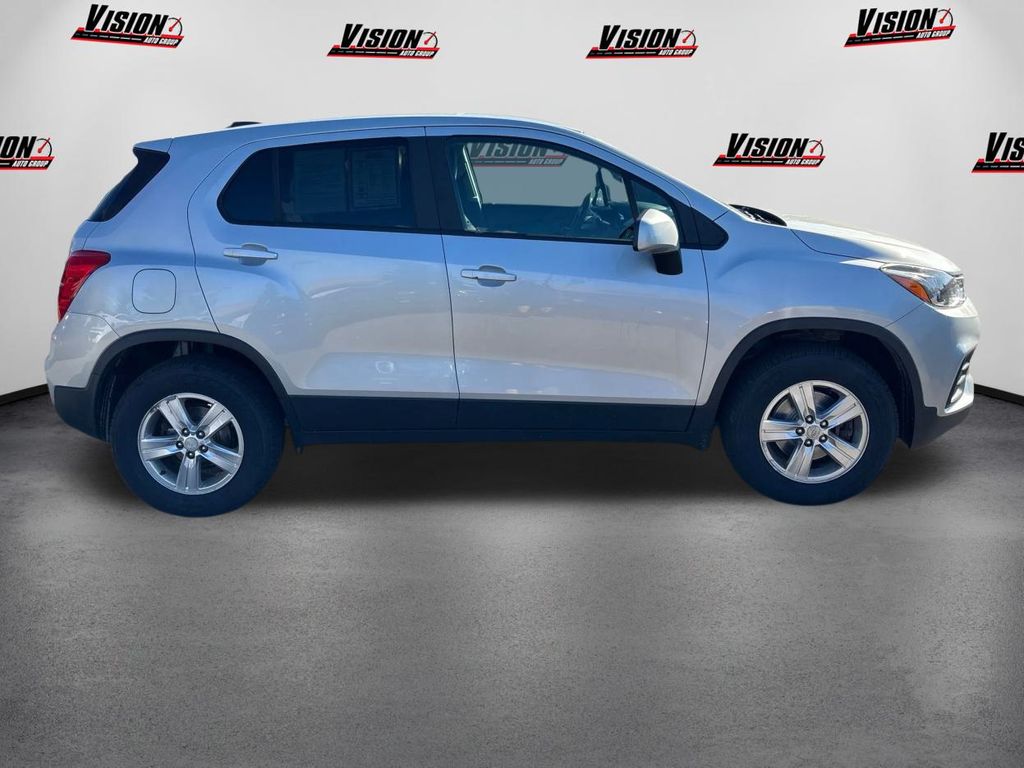 2017 Chevrolet Trax LS photo 4
