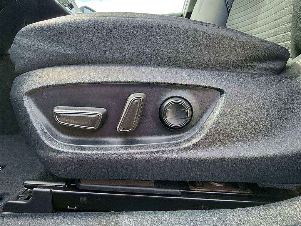 2023 Toyota Camry SE photo 6