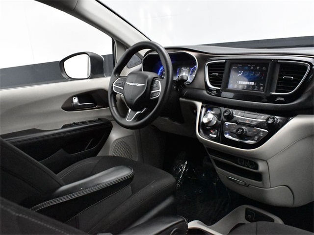 2021 Chrysler Voyager L photo 11