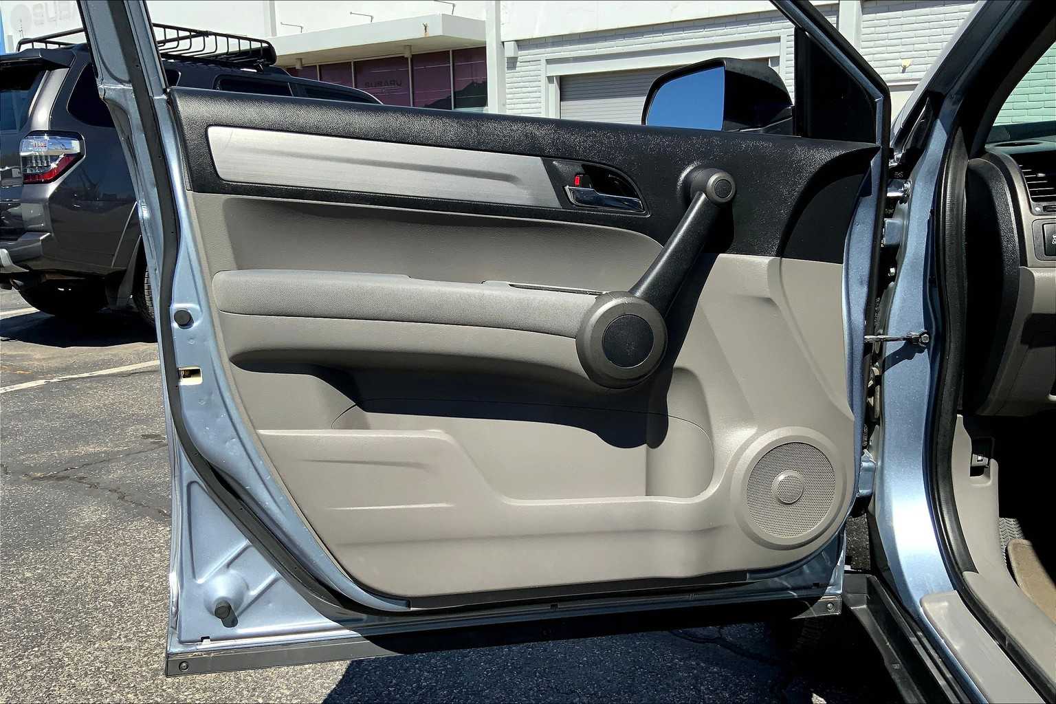2010 Honda CR-V LX photo 19
