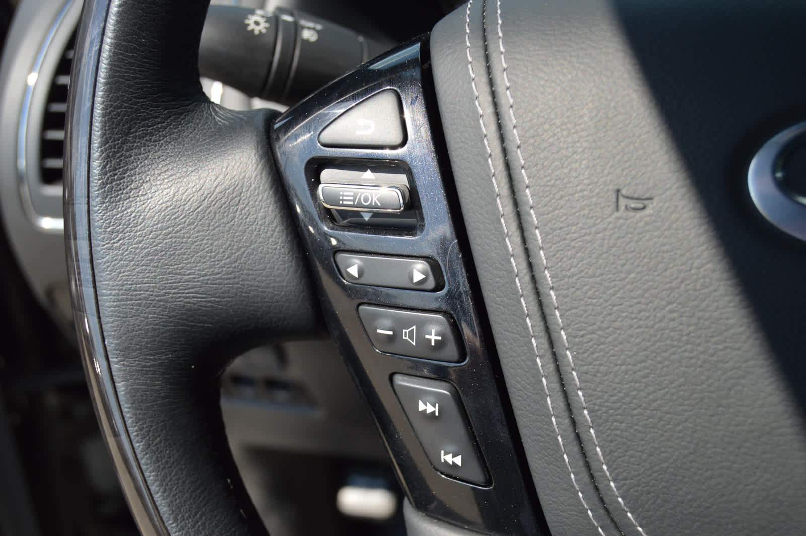 2022 Infiniti QX80 Sensory photo 22