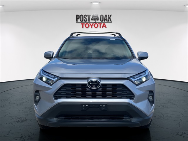 2022 Toyota RAV4 XLE Premium photo 3