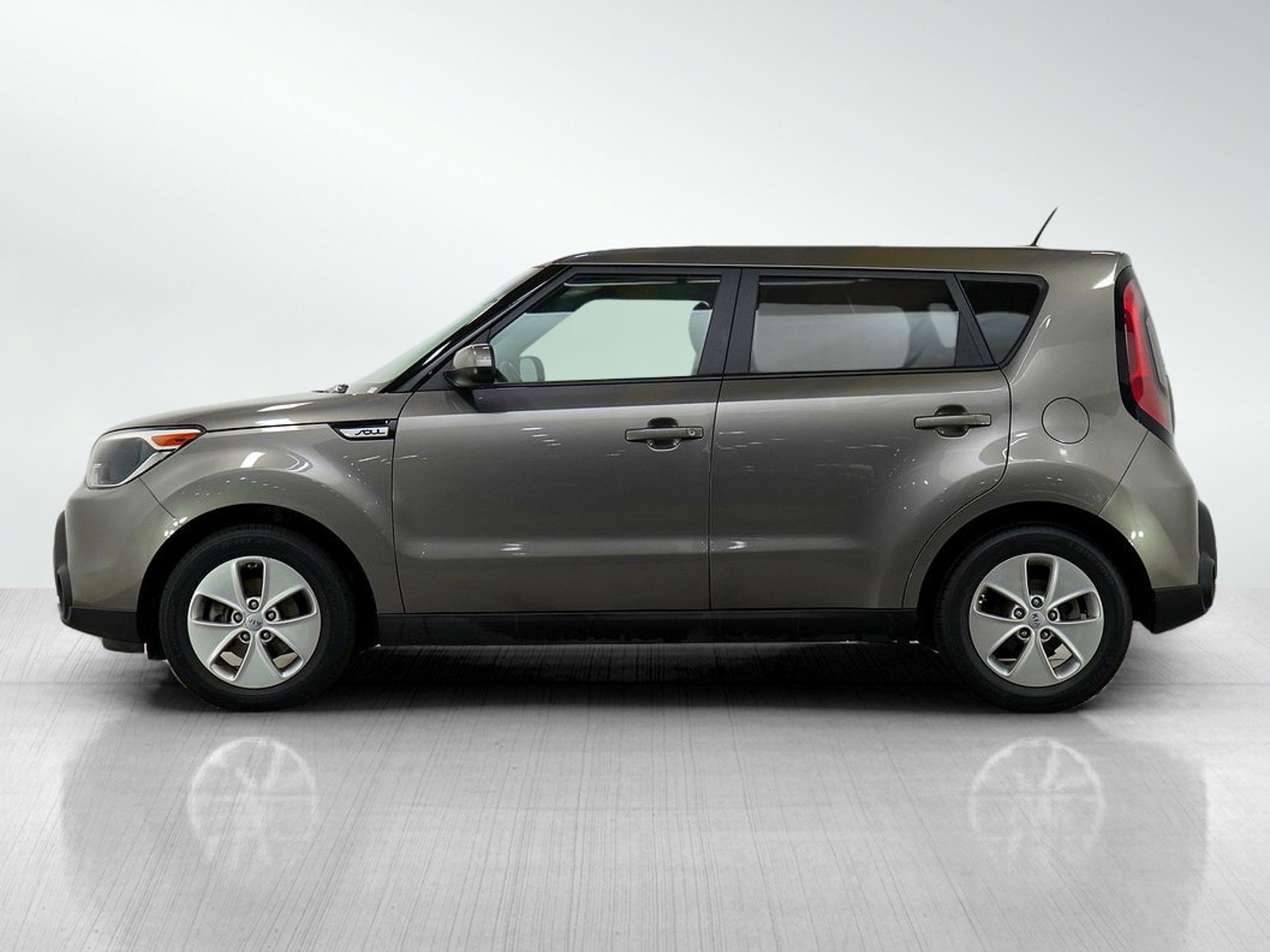 Used 2016 Kia Soul Base with VIN KNDJN2A25G7334527 for sale in Burnsville, Minnesota