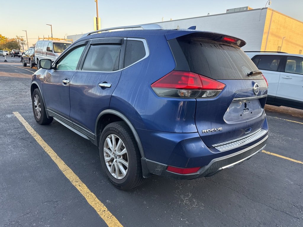 2018 Nissan Rogue SV photo 4