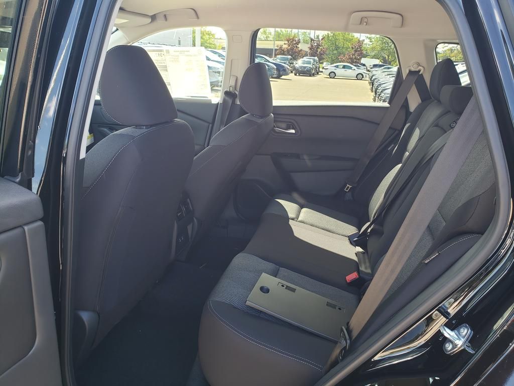 2026 Nissan Rogue SV photo 7