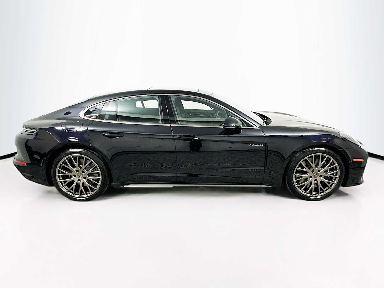 2025 Porsche Panamera Turbo E-Hybrid photo 8