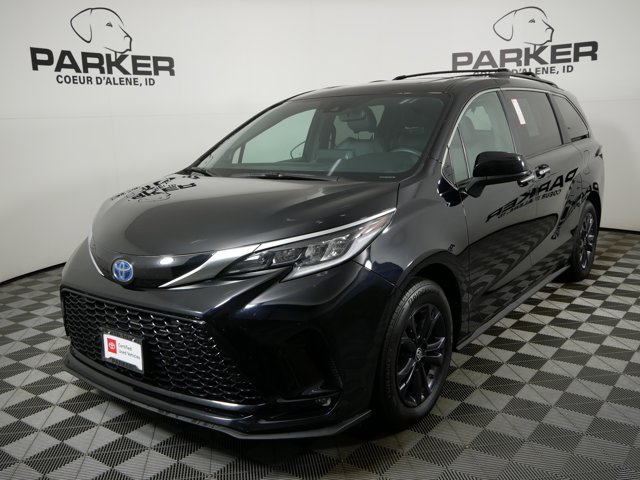 2024 Toyota Sienna XSE's photo
