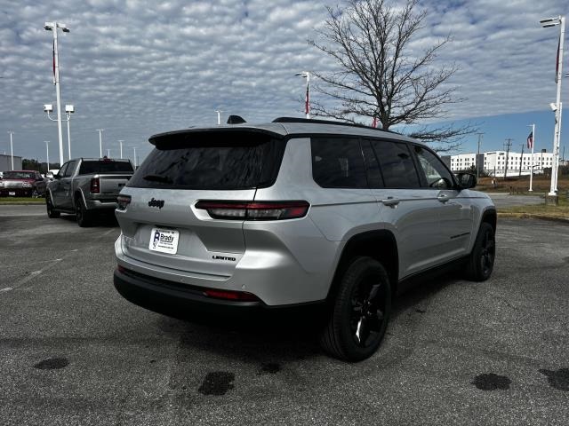2025 Jeep Grand Cherokee Limited photo 3