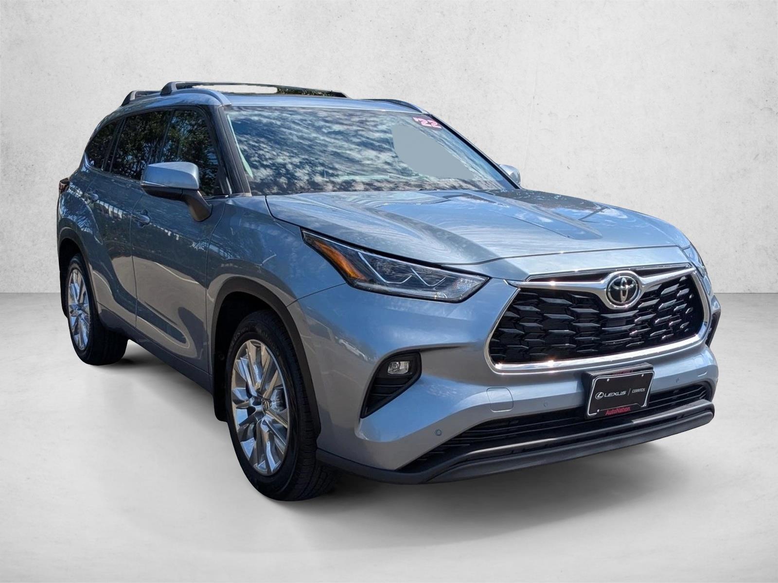 2022 Toyota Highlander Limited photo 3