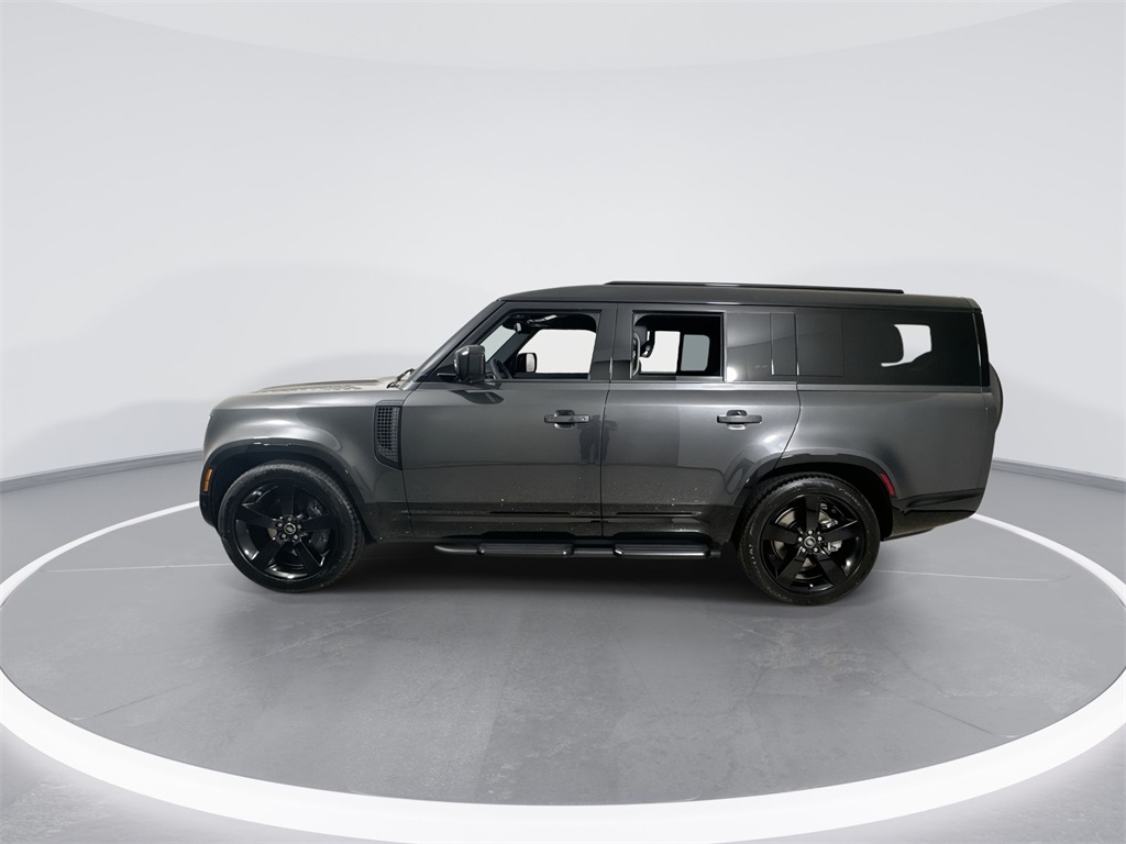 2025 Land Rover Defender 130 X-Dynamic SE photo 4