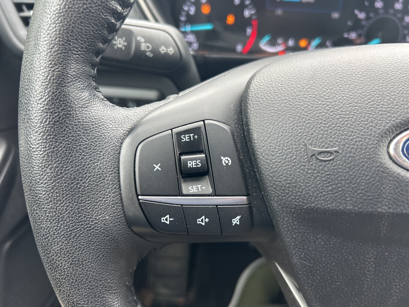2020 Ford Escape SEL photo 21