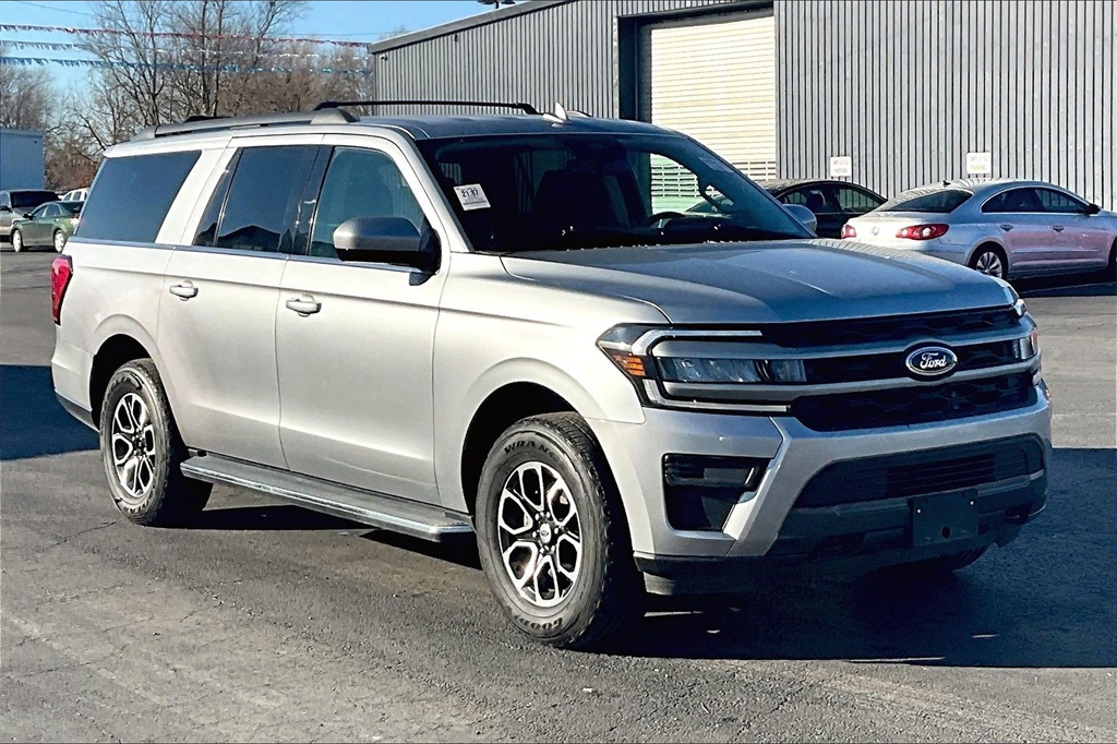 2023 Ford Expedition XLT's photo