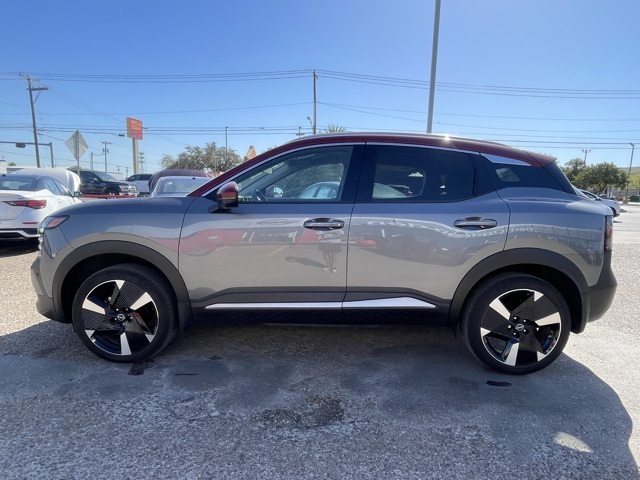 2025 Nissan Kicks SR photo 4