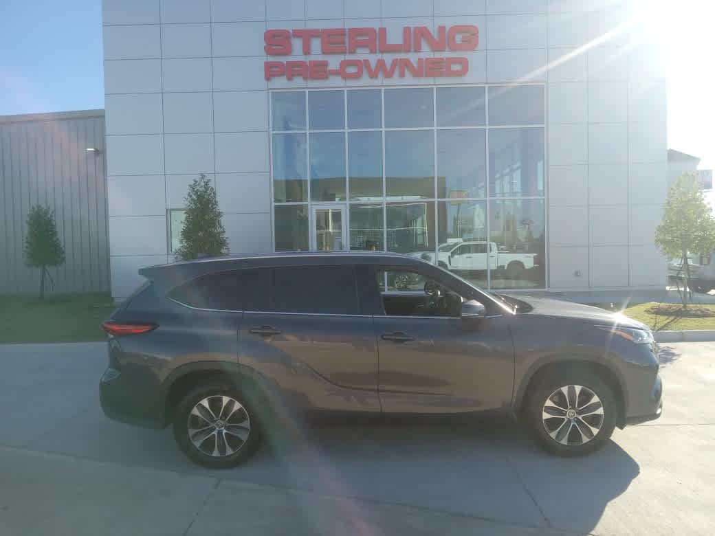 2021 Toyota Highlander XLE's photo