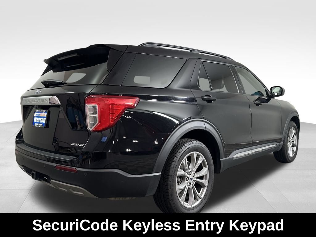 2023 Ford Explorer XLT photo 3