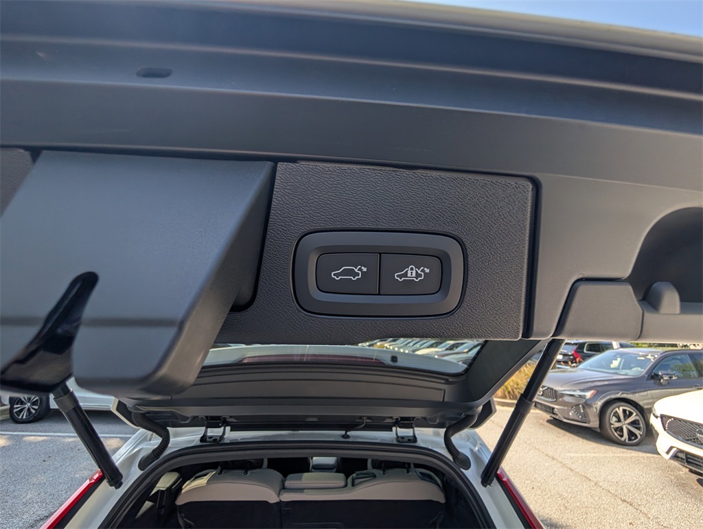 2026 Volvo XC60 B5 Plus photo 5