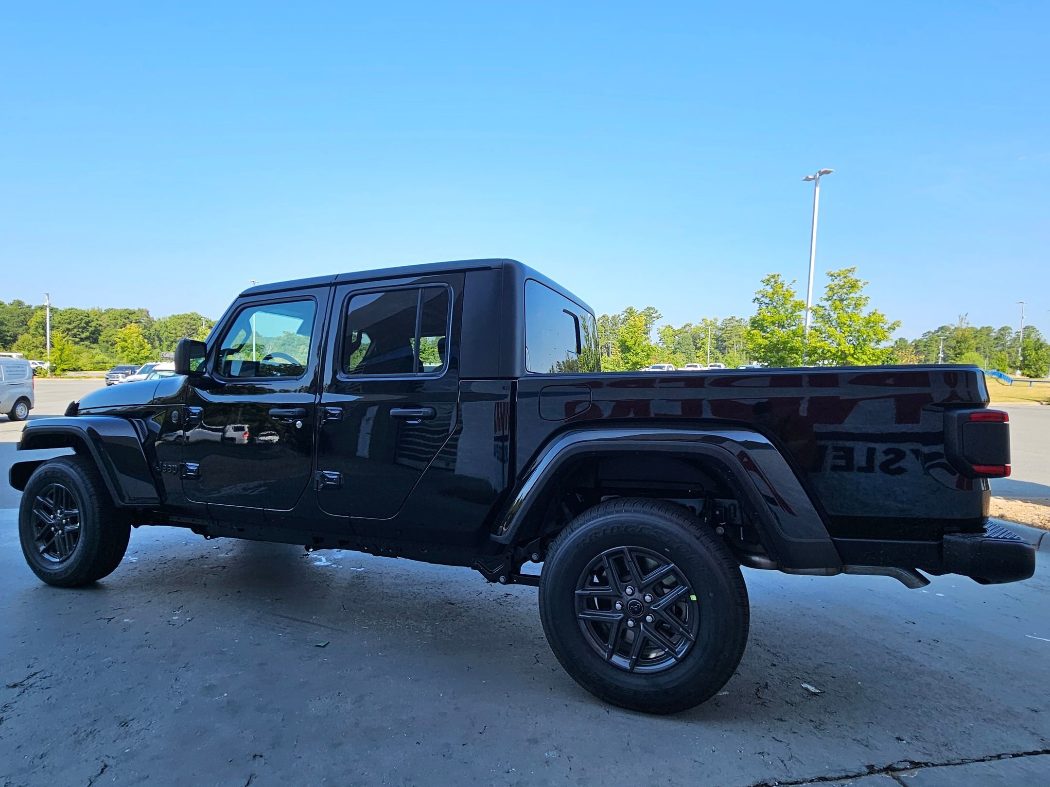 2025 Jeep Gladiator Sport photo 4
