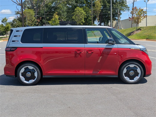 2025 Volkswagen ID. Buzz Pro Plus photo 2