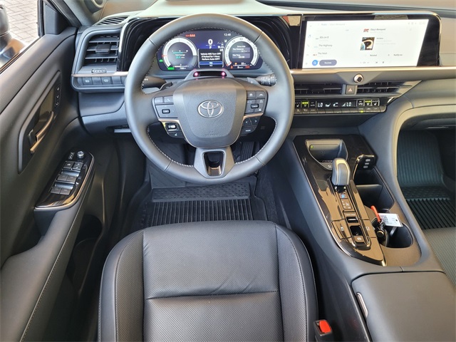 2025 Toyota Crown Platinum photo 18