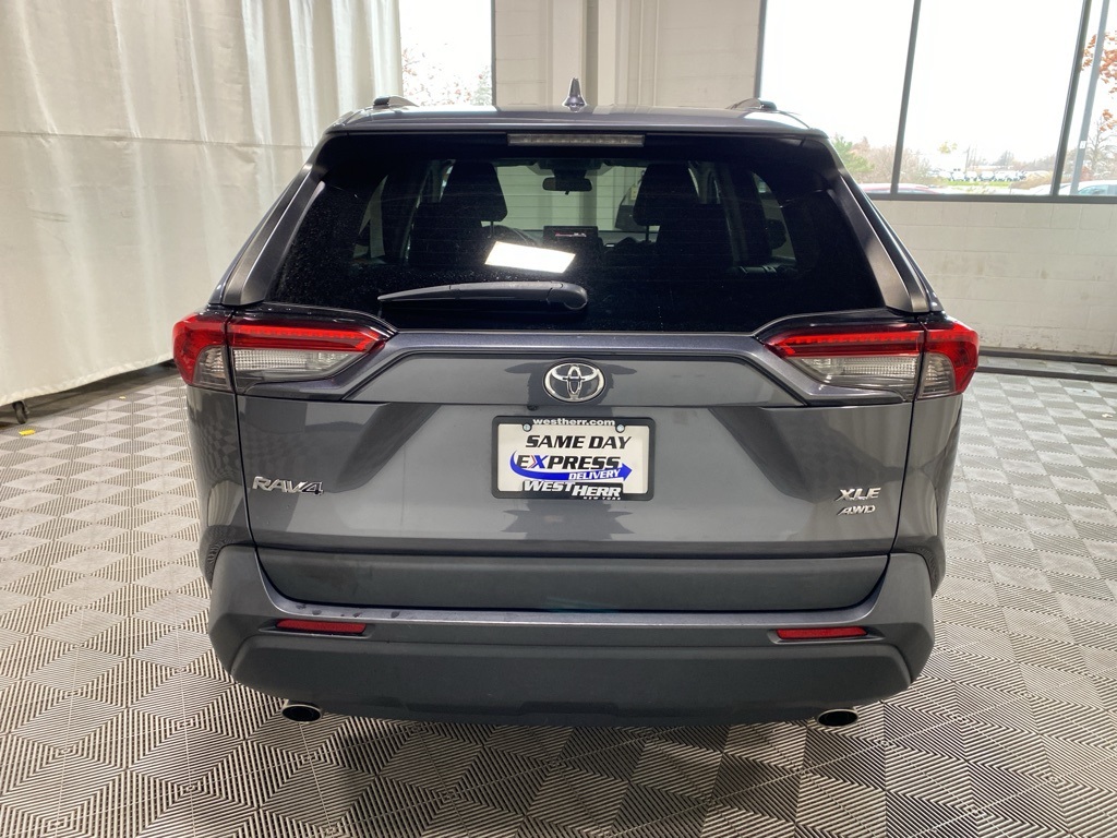 2021 Toyota RAV4 XLE photo 4