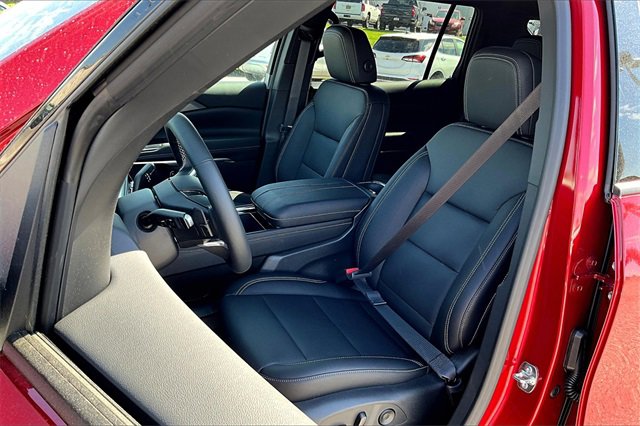 2025 Chevrolet Traverse photo 8
