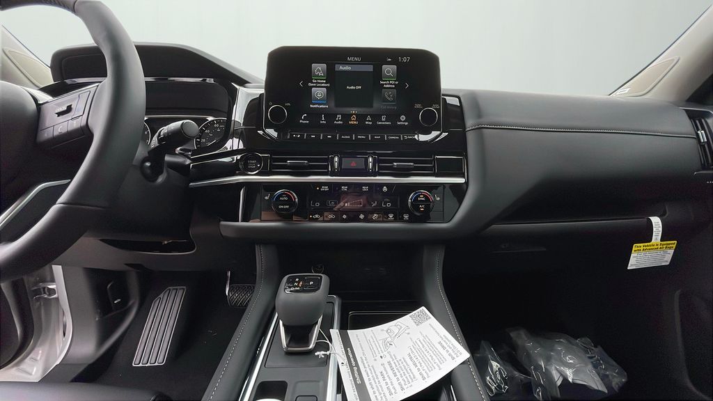 2025 Nissan Pathfinder SL photo 9