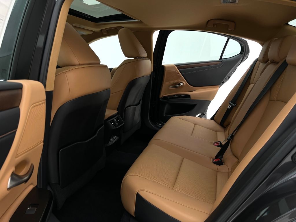 2022 Lexus ES 350 photo 17