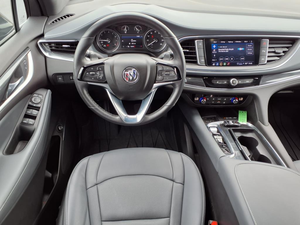 2024 Buick Enclave Essence photo 3