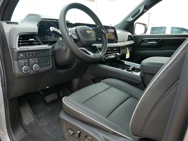 2025 Chevrolet Suburban Premier photo 10