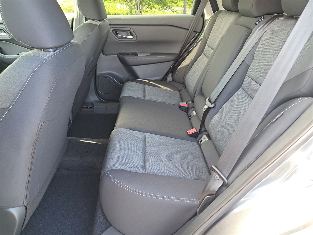 2026 Nissan Rogue SV photo 12