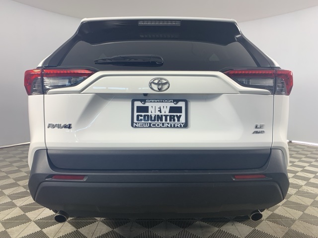 2022 Toyota RAV4 LE photo 6