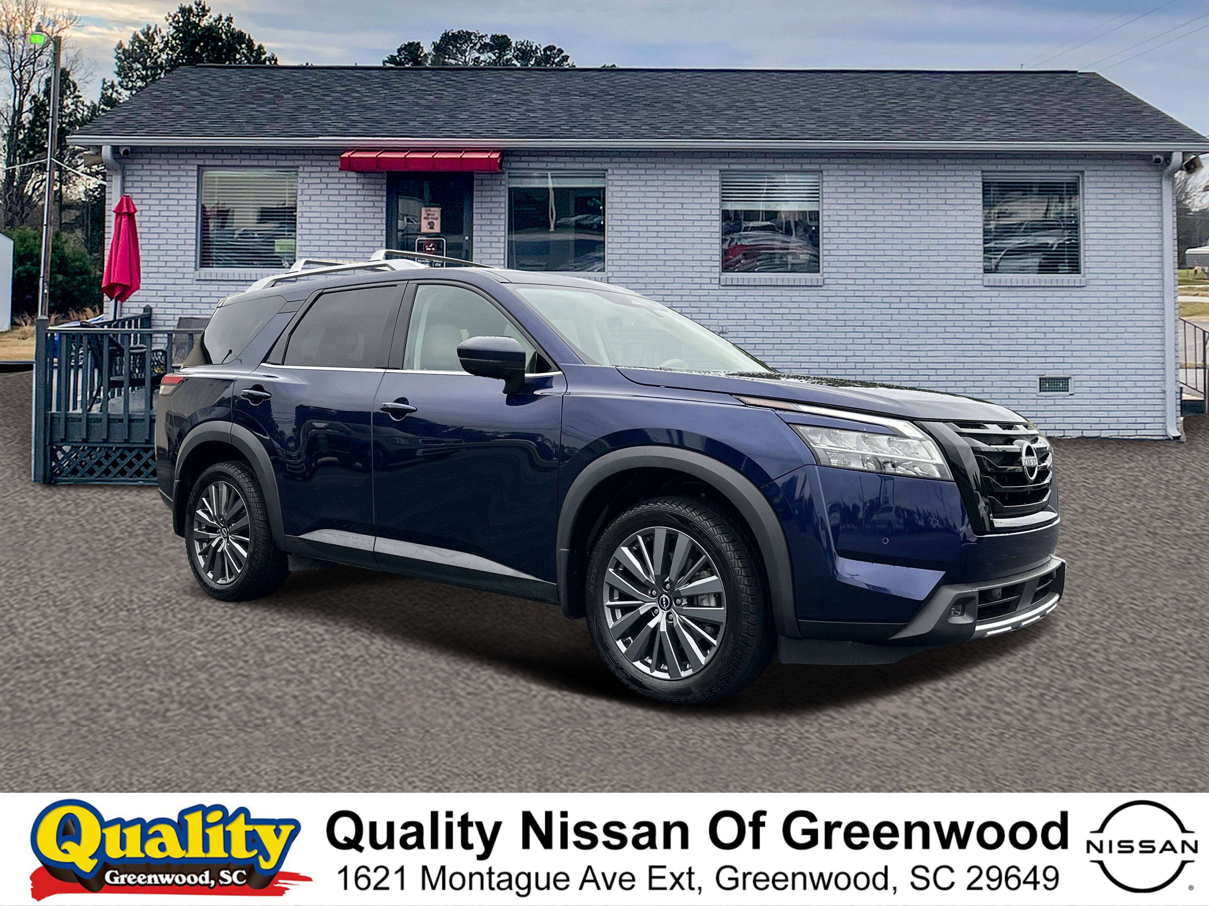 2023 Nissan Pathfinder SL's photo