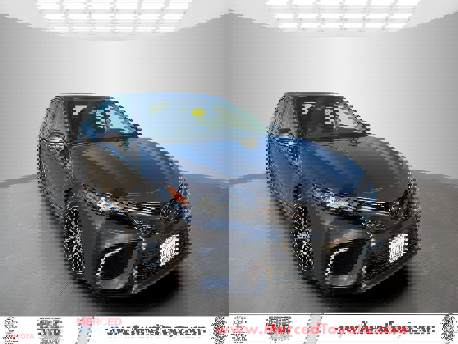 2023 Toyota Camry SE's photo