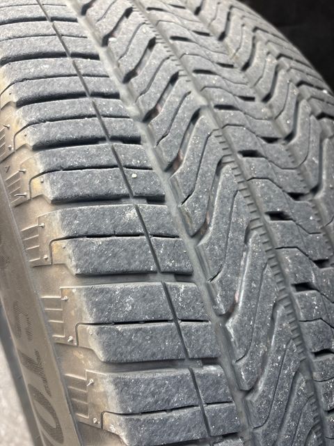 Used 2024 Gray GMC Elevation image 17