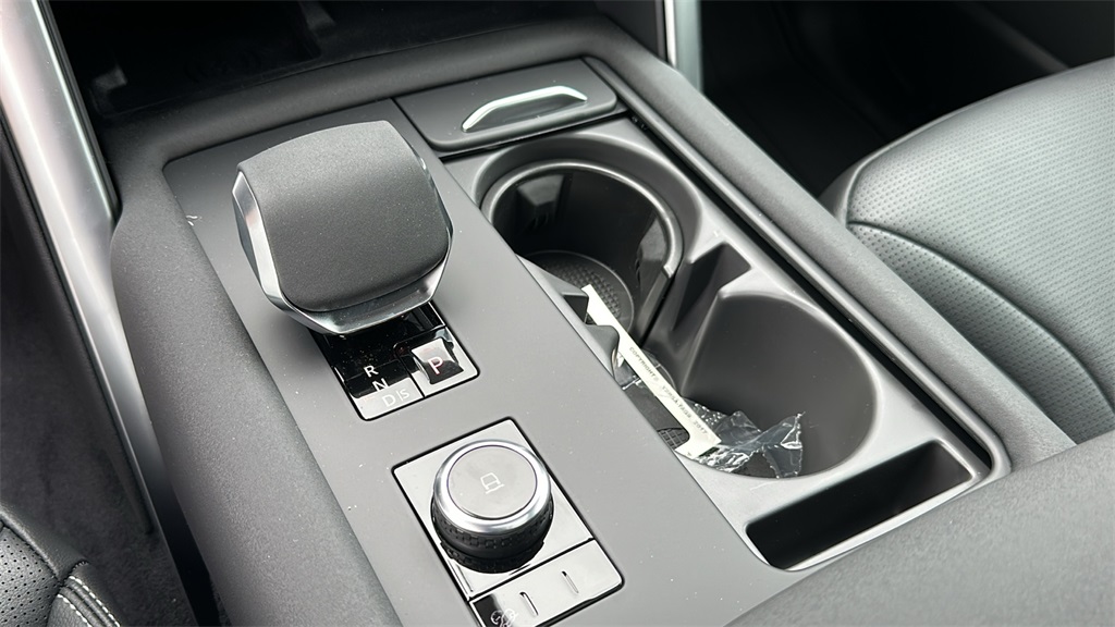 2025 Land Rover Discovery S photo 19